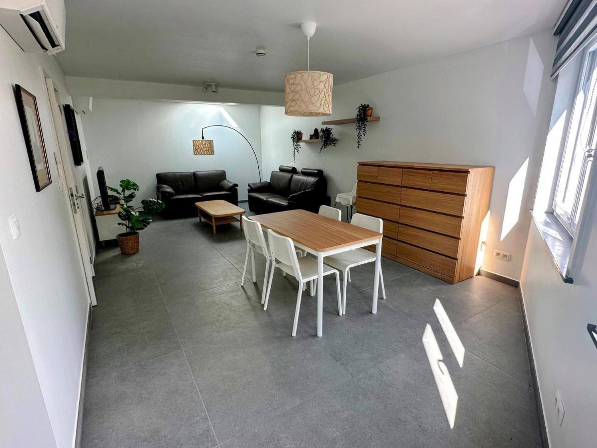 Akuta Flat Löwen
